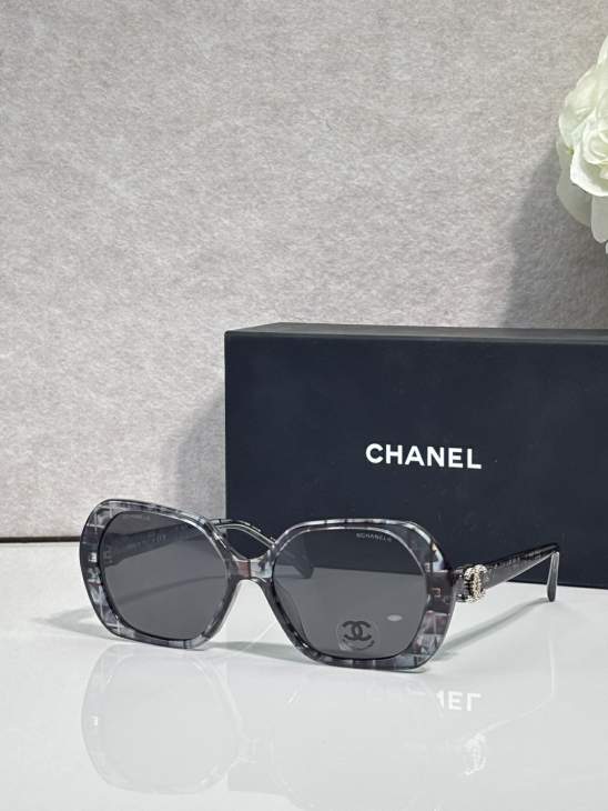 Picture of Chanel Sunglasses _SKUfw79724687fw